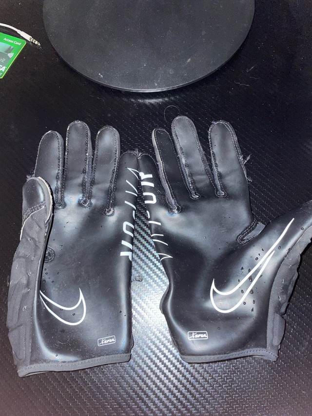 Nike Vapor gloves in Football in Oshawa / Durham Region