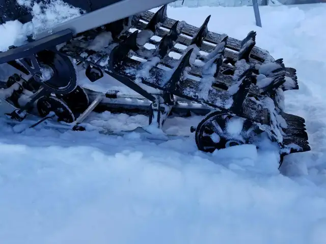 * 2010 Summit 800R long track low km * in Snowmobiles in North Bay - Image 8