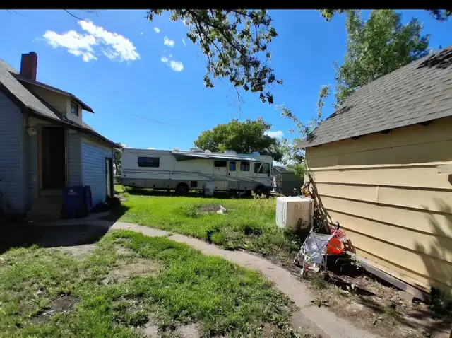 Large Lot in Wynyard, SK - 3 Bed, 1 Bath, Reno Potenti in Houses for Sale in Saskatoon - Image 3