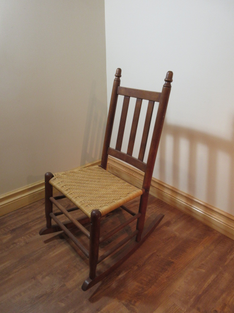 Heritage Canadiana rocking side chair in Chairs & Recliners in Ottawa - Image 3
