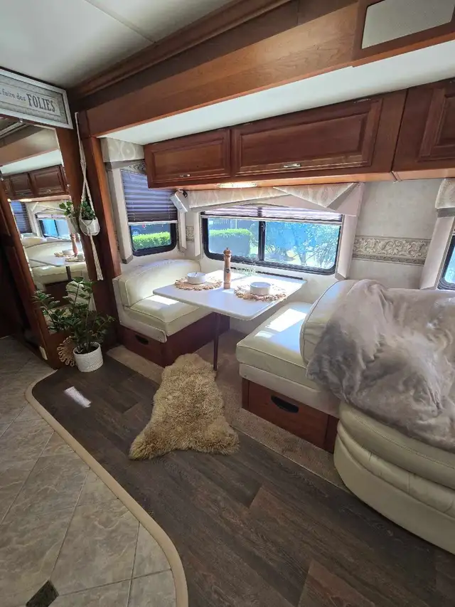 Fleetwood Revolution Diesel  in RVs & Motorhomes in Comox / Courtenay / Cumberland - Image 9