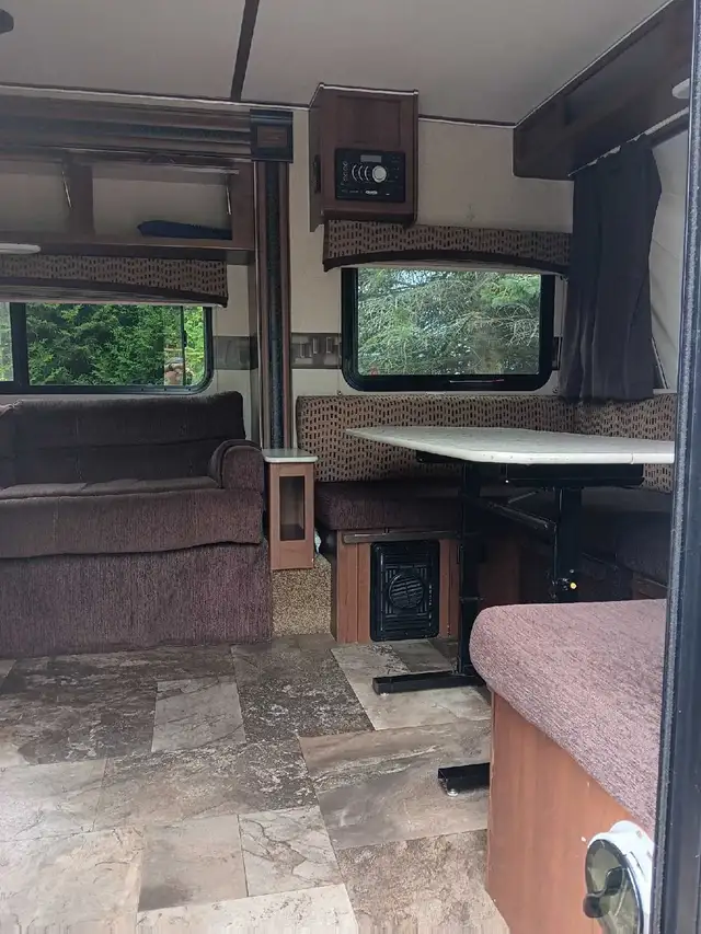 2015 Jayco Feather Ultra Lite in Travel Trailers & Campers in Trenton - Image 6