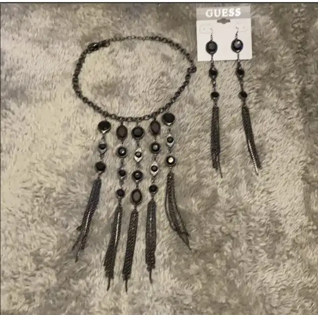 Guess necklace and earrings set62863737824643121
