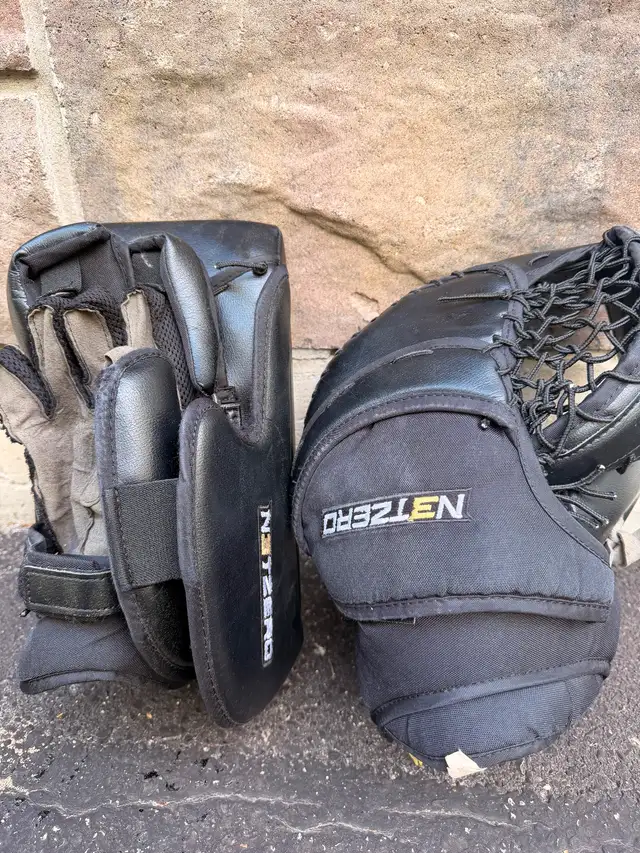 Junior Goalie Equipment in Hockey in Muskoka - Image 7