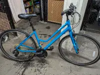 Bicycle for sale/ Vélo à vendre.