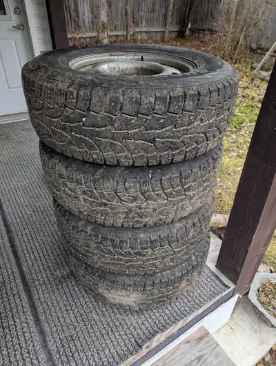 Hankook ipike rw11 studded tires taken off of an f150. 265/70r17. OEM Ford steel rims. TPMS sensors...