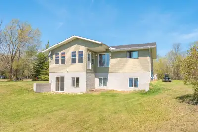 SOLD!!! 55 EDWARD CRESCENT LAC DU BONNET, MB R0E 1AO MLS # 202510915 *note Sq. Ft. Correction* Pleas...