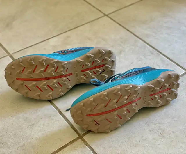 SAUCONY Endorphin Edge Trail Ocean Blue Running Shoes Women 7.5 in Clothing, Shoes & Accessories in Kitchener / Waterloo - Image 3
