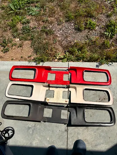240Z PRICE LIST INTERIOR Complete dash with 2 cracks and all guages - $300 Pair of white sun visors...