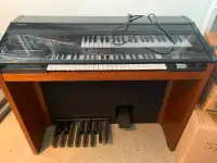 Vintage electric organ - Yamaha