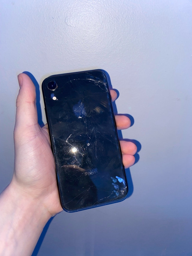 iPhone XR UNLOCKED in Cell Phones in Hamilton - Image 2