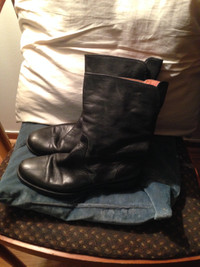 sz 8.5 j crew boots $6 in good condition