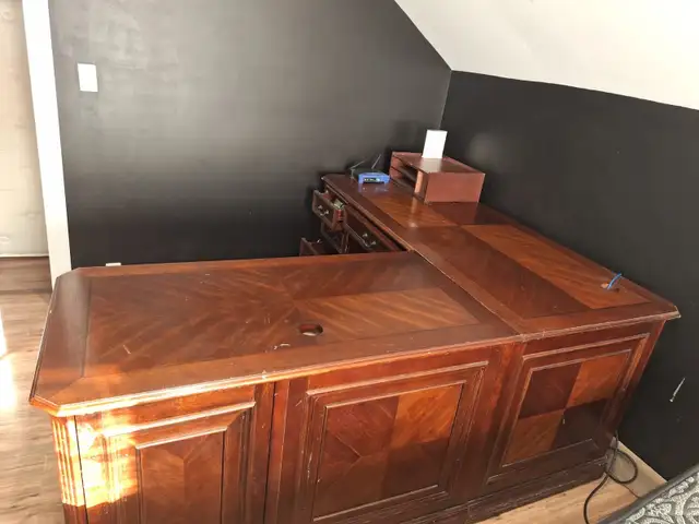 Wooden L-Shaped Desk in Desks in City of Toronto - Image 5