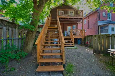 Bright & Airy 1-Bedroom Apartment with Large Deck