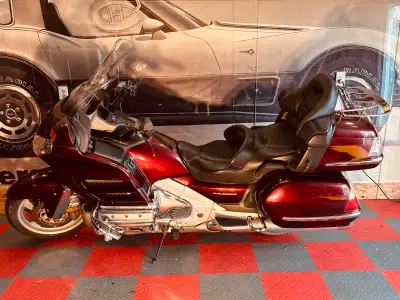 2007 Goldwing, 65000 km, original owner never touched ground. Slight weathering on dash, speaker gri...