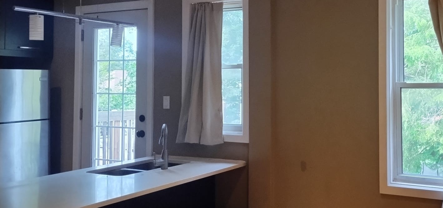 Haut duplex 4 ½ Upper duplex NDG – Prix négociable — photo 2