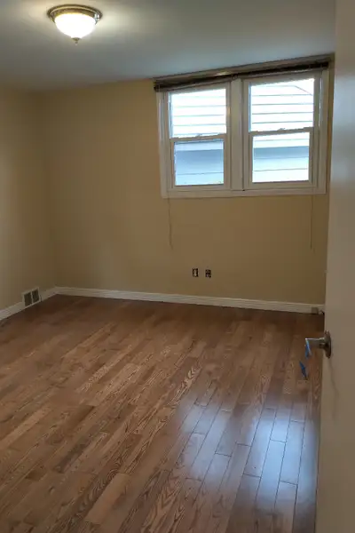 Student Rooms available to Rent - 192 College St., View more