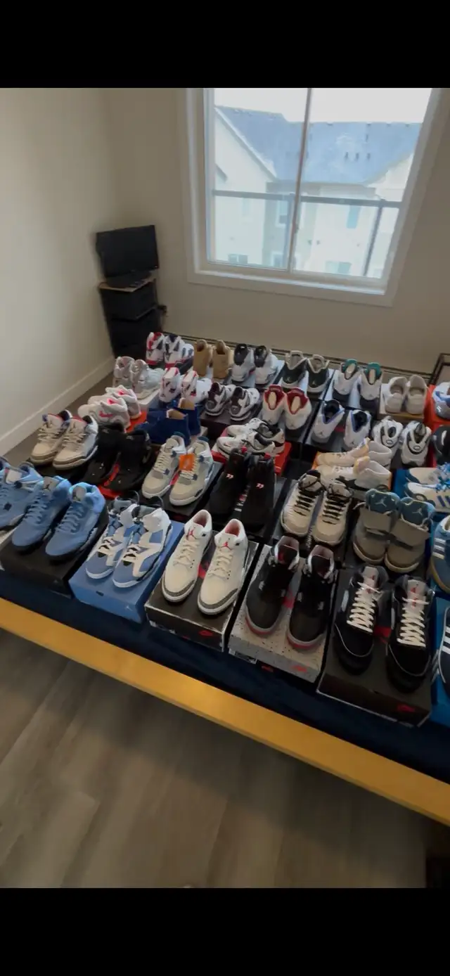 Air Jordan • Retro • Collection for Sale in Men's Shoes in Calgary - Image 3