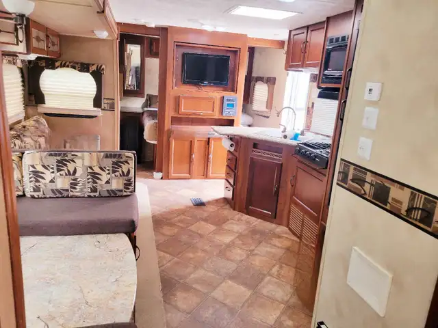 Rare find!! wheelchair accessible trailer in Travel Trailers & Campers in Terrace - Image 7