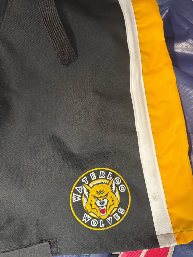 Waterloo wolves Hockey pant shell in Hockey in Kitchener / Waterloo - Image 3