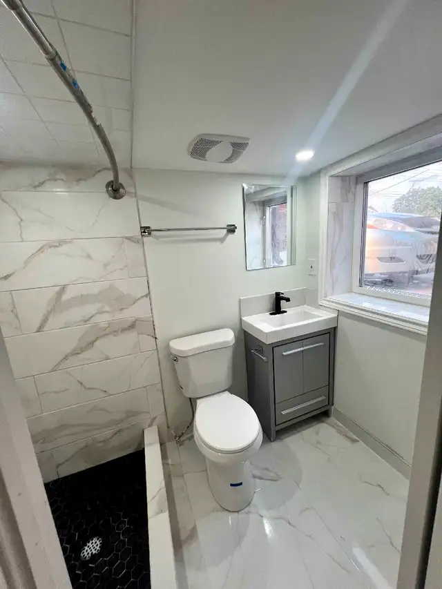 ***LOOK NEW RENOVATED 1 BDRM 3 LARGE WINDOWS ETOBICOKE***63417637920641123