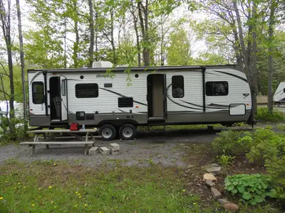 OUI, SI VOUS VOYEZ L'ANNONCE, C'EST ENCORE DISPONIBLE,  merci de ne ne pas demandez. SVP prix reRévi...