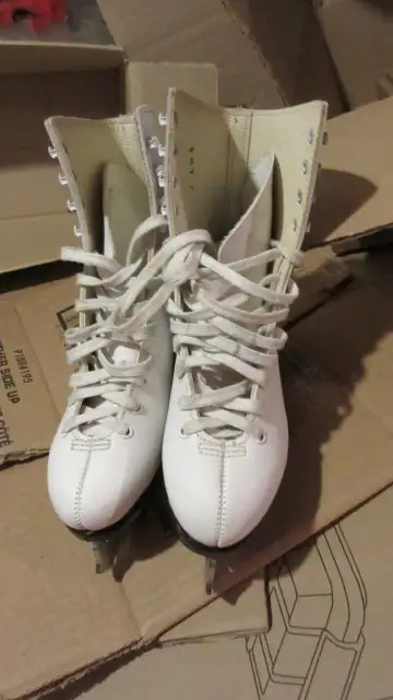 Child figure skates: Size 8, 6, View more