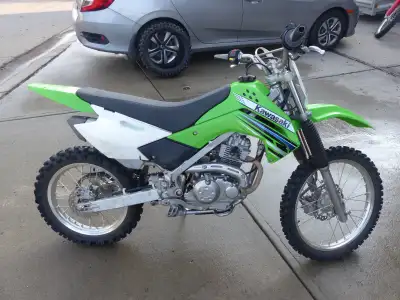 The kids have outgrown the 2013 KLX 140L. Runs great and has new hand grips.