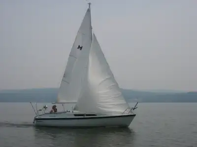 1994 swingkeel, water ballast. 4 sails,9.9 Honda longsaft,stored under cover.