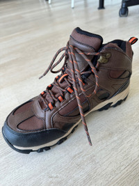 Mens hiking shoes Size 9