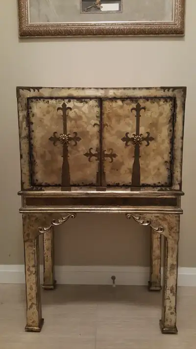 This is a unique Cabinet that can be used in many different rooms or an entry or hall!! it has custo...
