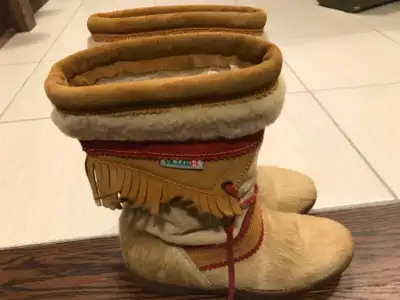 Pajar Canada Brown Leather Snow Winter Boots Women's - Fur Excellent condition with some signs of we...