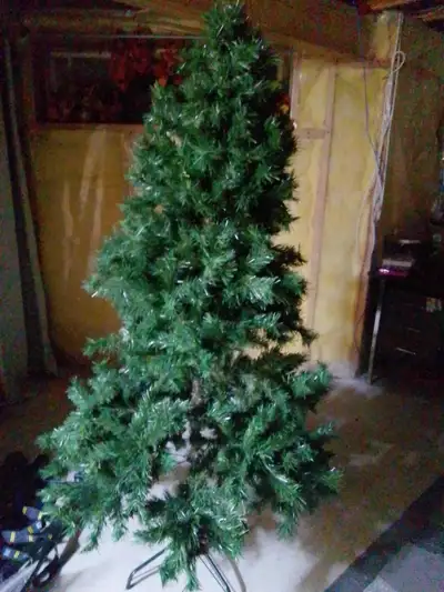 Christmas Tree 6' unlit, View more