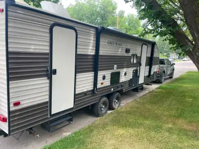 2017 27ft camper everything works well Half ton towable Located in High River 24500 obo