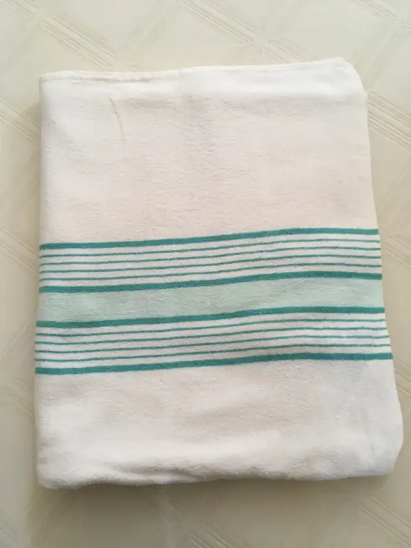 drap, santé et coton, couvre matelas, couverture en flanelle in Bedding in Edmundston - Image 8