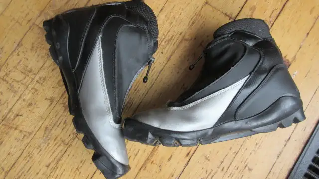 Salomon Equipe SNS Cross Country Ski Boots EU36 in Ski in Ottawa - Image 4