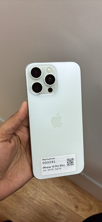 iPhone  16 Pro Max 256GB Silver Titanium 88% Mississauga / Peel Region Toronto (GTA) Preview