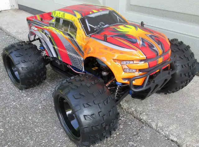 New RC  Truck Nitro Gas 4.25cc 4WD 1 /8 Scale  Savagery PRO in Hobbies & Crafts in Québec City - Image 5