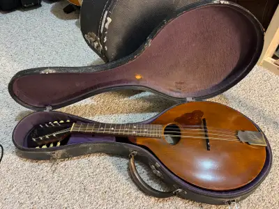 1907 Gibson mandolin set up and plays perfect, comes with original hardshell case. Great sounding ma...
