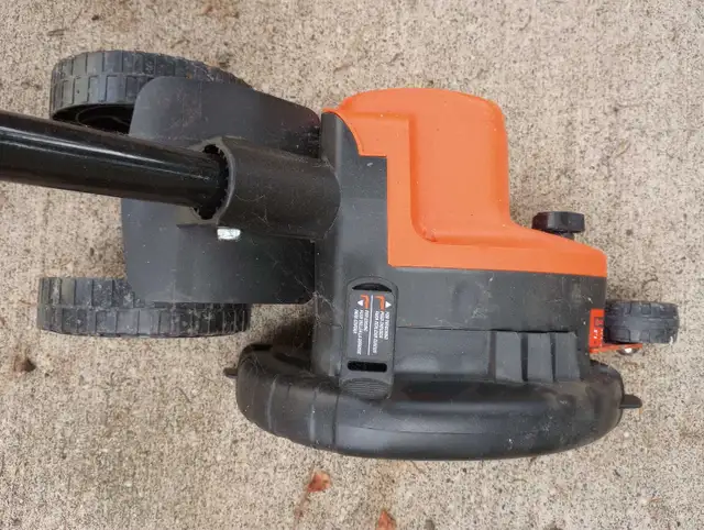 Black & Decker Lawn Edger & Trencher in Outdoor Tools & Storage in Windsor Region - Image 4