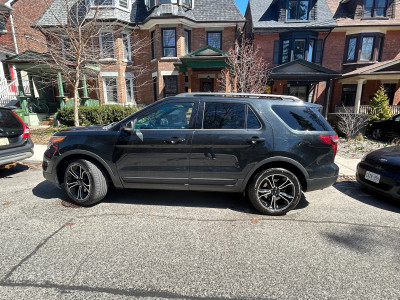 2015 FULLY LOADED BLACK FORD EXPLORER WITH ~137k KM!
