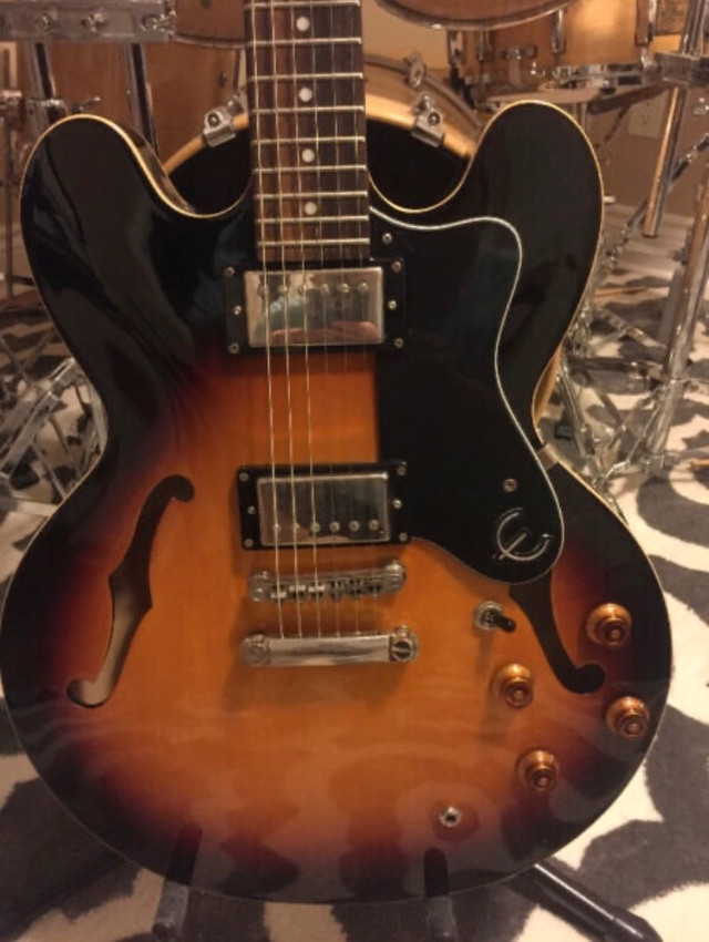 Epiphone  Dot / 335 in Vintage Sunburst (Sell / Trade) in Guitars in Markham / York Region