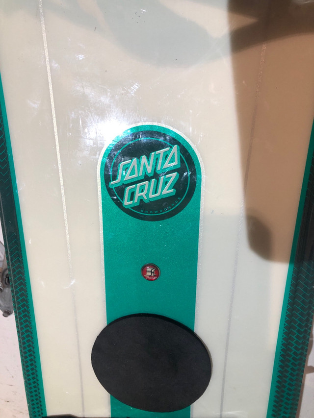 Santa Cruz Snowboard 158cm Great Shape Fresh Wax in Snowboard in London - Image 3