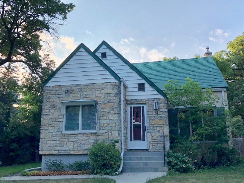 RENTED NOW* 4 beds + Den 2 bathS House in Glenlawn area for Rent Long