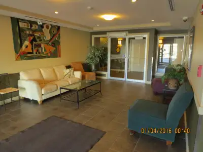 Excellent one bed room apartment suite across U of C