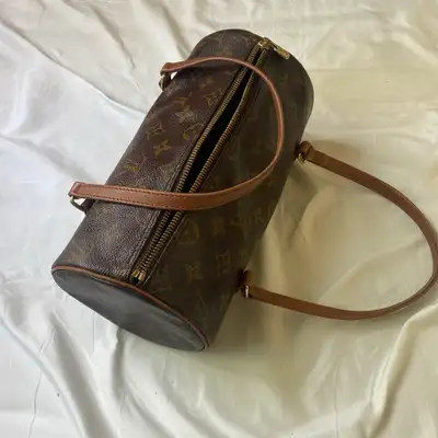 Louis Vuitton papillon, View more