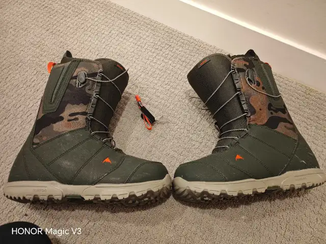 Burton Moto Snowboard Boots Practically New in Snowboard in Calgary - Image 4