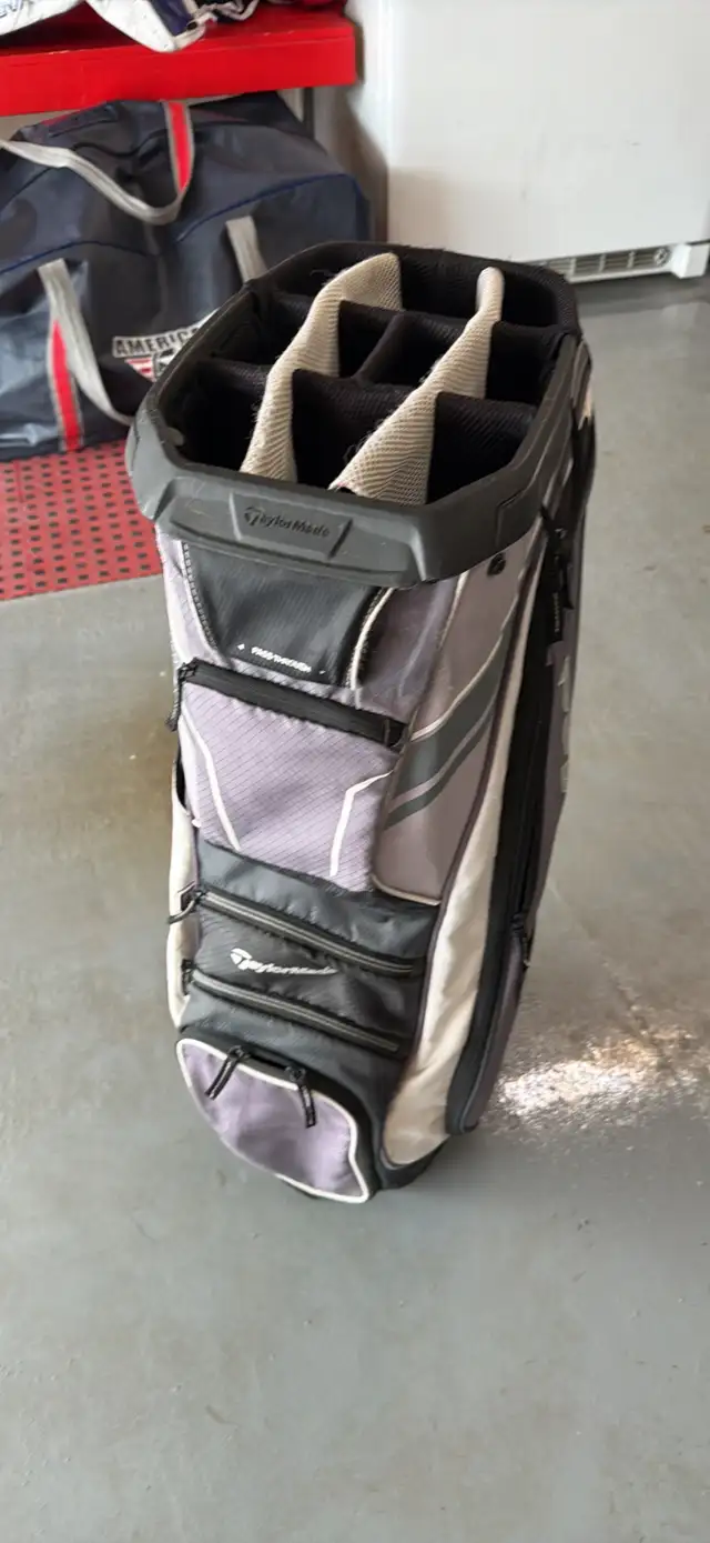 TaylorMade Golf Bag