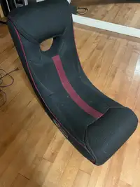 Curved gaming chair