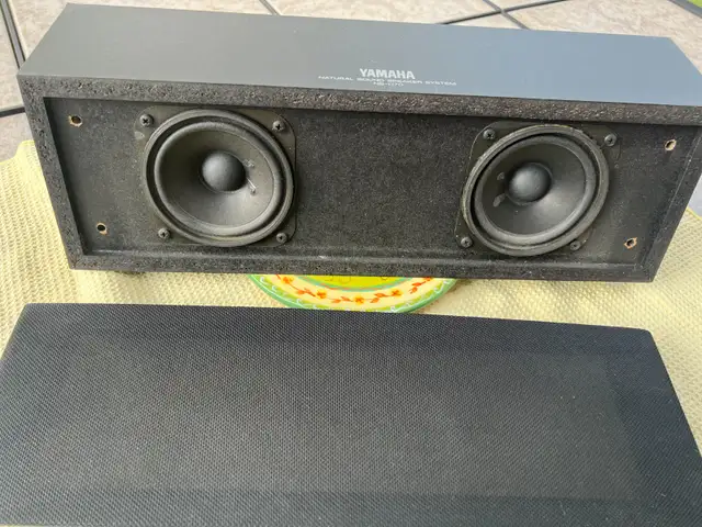 Yamaha NS-C70 Central Speaker in Speakers in Mississauga / Peel Region - Image 3